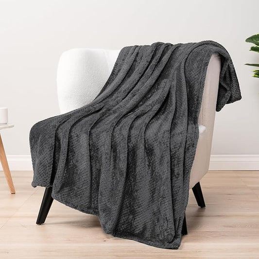 PAVILIA Dark Gray Throw Blanket for Couch Bed, Soft Fleece Throws for Sofa Chair, Fuzzy Waffle Textured Blanket, Cozy Warm Lightweight All Season Blanket Throw, 50x60