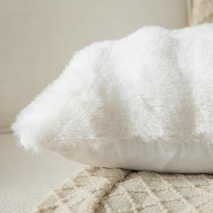 Yaertun Pack of 2 Cream White Thick Soft Wool Decorative Throw Pillow Covers 20x20 Inch Faux Fur Plush Fluffy Cushion Covers for Sofa Couch Bedroom