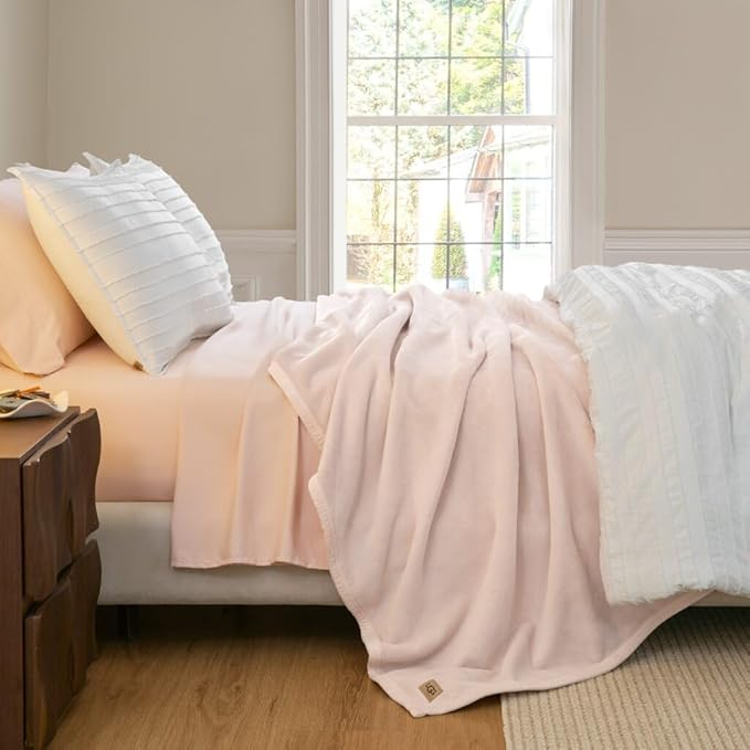 UGG Coco Fleece Blanket for Bed Queen Size – Luxury Cozy Room Decor, Soft Warm Winter Bedding, Heavy Blanket & Queen Blanket for Bed, Gifts for Teens and Women - Pink