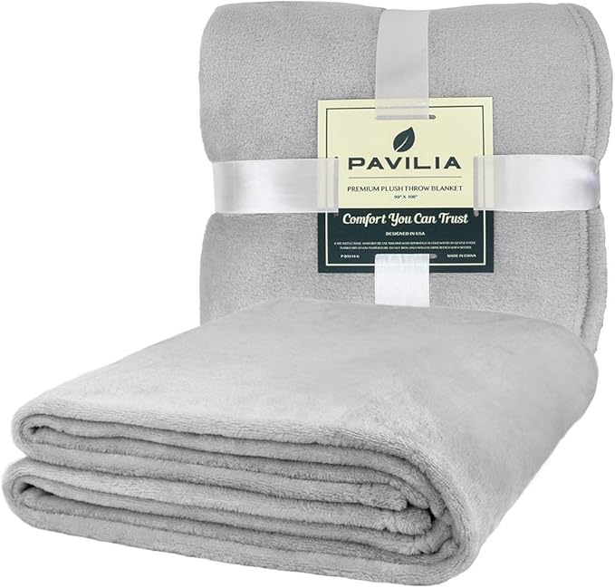 PAVILIA Light Grey Fleece Bed Blanket King Size, Silver Super Soft Fuzzy Flannel Throw for Couch Sofa, Luxury Plush Microfiber Large Throw Blanket King Bed, Home Cozy Velvet Gift Blanket, 90x108