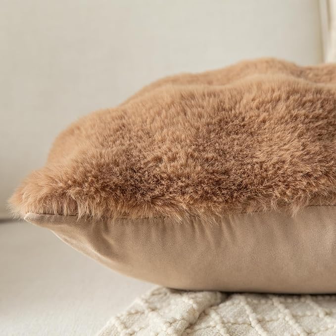 Yaertun Pack of 2 Brown Thick Soft Wool Decorative Throw Pillow Covers 20x20 Inch Faux Fur Plush Fluffy Cushion Covers for Sofa Couch Bedroom