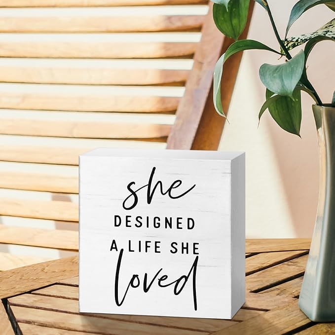 JXREQ Girls Inspirational Wood Box Sign Desk Decor 5x5 Inch, She Designed a Life She Loved Wood Box Decorations for Home Girls Room Dorm Office Tabletop Shelf Decor