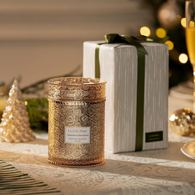 LA JOLIE MUSE Christmas Candle | Amaretto Crème Brûlée | Almond Liqueur, Dried Fruit & Caramel | 19 oz Wooden Wick | 90 Hours Clean Burn | Candle Gift for Christmas Holiday