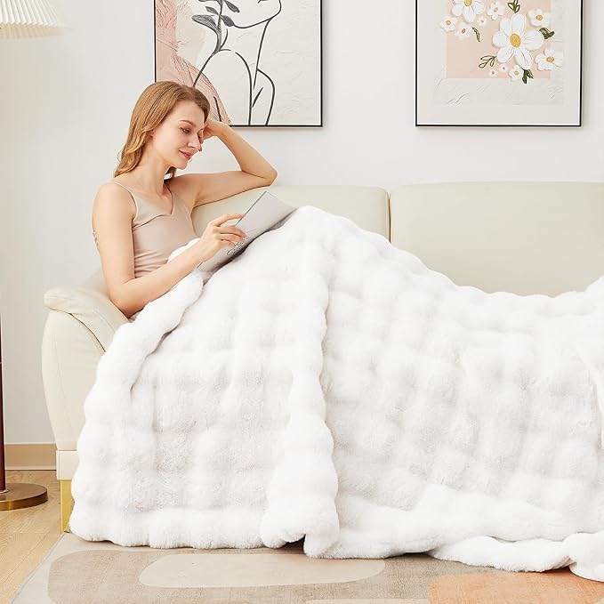 Latepis White Faux Fur King Cozy Bubble Blanket Soft Fuzzy Thick Living Room Blankets for Bed Sofa Bedroom Plush Fluffy Warm Blankets for All Seasons Luxury Throw Blanket 90x108 Inch, 860gsm