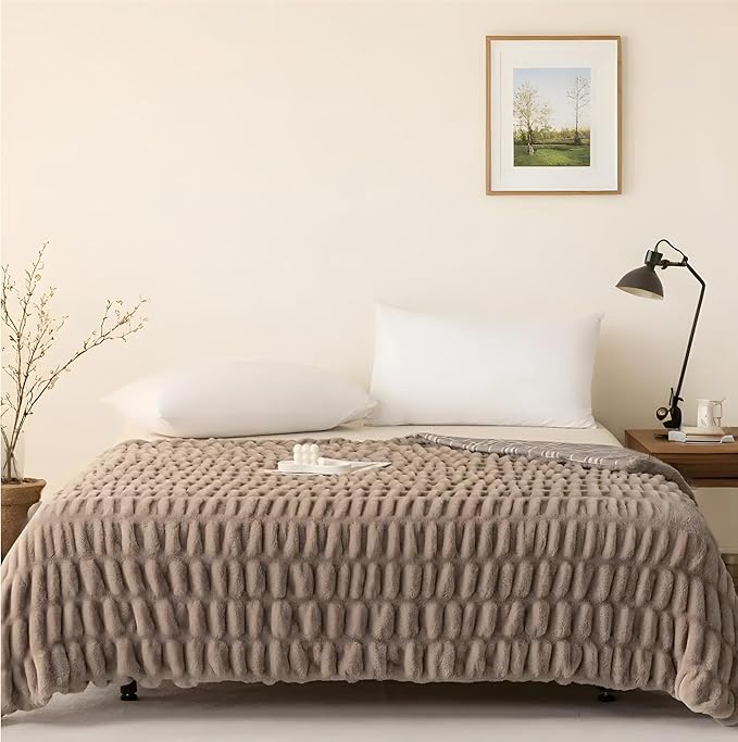 ALPHA HOME Blanket Soft Throw Blanket, Lightweight Fluffy Throw Blanket Throw Size, Luxury Home Decor Throw Blankets for Couch, Sofa, Bed, Brown
