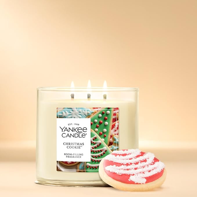 Yankee Candle Christmas Cookie, Holiday Scented Candle, 14.5oz 3-Wick Candle Jar with up to 40 Hours Burn Time, Giftable, Holidays