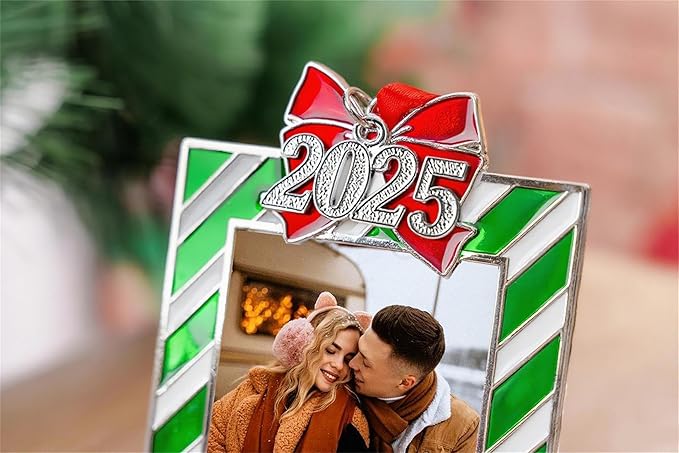 2025 Green Photo Frame Ornament, Metal Christmas Picture Frame Ornament Family Wedding Vacation Photo Xmas Tree Decor, Table or Xmas Tree Two Ways Using (Green)