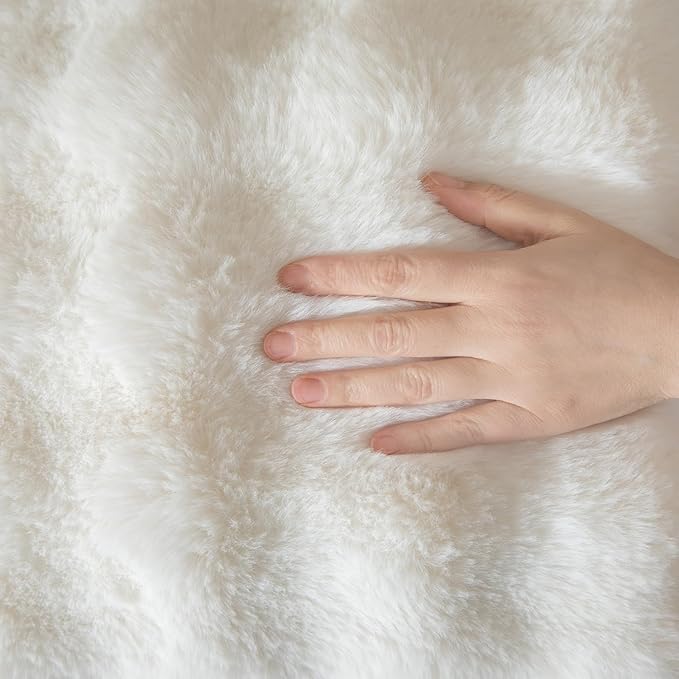 Yaertun Pack of 2 Cream White Thick Soft Wool Decorative Throw Pillow Covers 20x20 Inch Faux Fur Plush Fluffy Cushion Covers for Sofa Couch Bedroom
