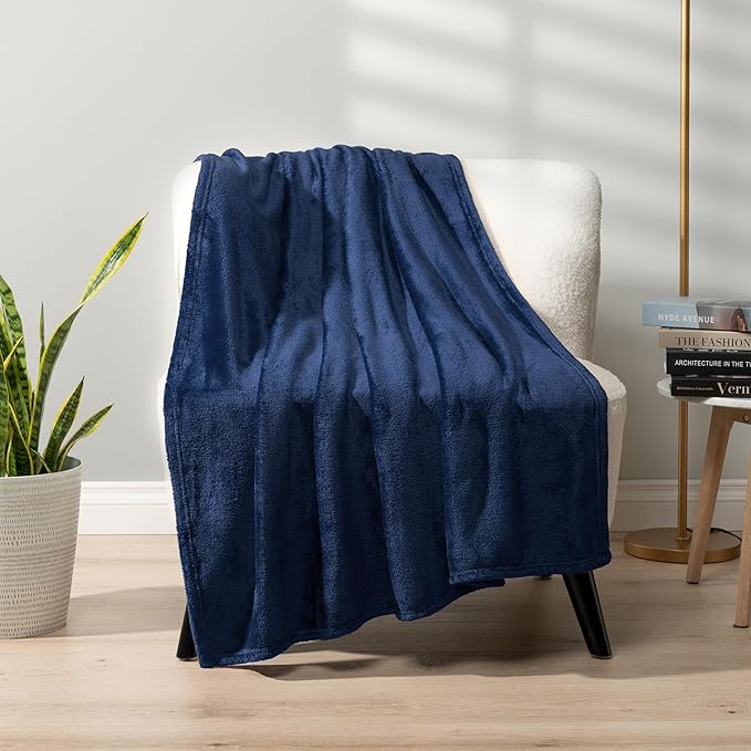 PAVILIA Navy Blue Fleece Throw Blanket for Couch Twin Size, Dark Blue Super Soft Fuzzy Flannel Throw for Sofa, Luxury Plush Microfiber Blanket Twin Bed, Home Decorative Velvet Gift Blanket, 60x80