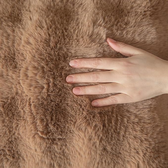 Yaertun Pack of 2 Brown Thick Soft Wool Decorative Throw Pillow Covers 20x20 Inch Faux Fur Plush Fluffy Cushion Covers for Sofa Couch Bedroom