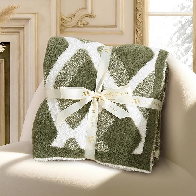 Amélie Home Checkered Throw Blanket for Couch Bed Sofa, Reversible Ultra Soft Cozy Warm Blanket for Living Room Bedroom, 50" x 60", Diamond Green