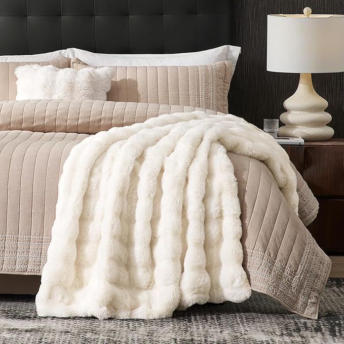 Amélie Home Faux Fur Throw Blanket for Bed, Ultra Soft Fuzzy Plush Bubble Blanket for Bedroom & Bed Decor, 90"x90", Cream White