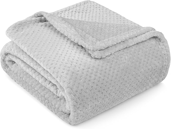PAVILIA Light Gray Throw Blanket for Couch Bed, Soft Fleece Throws for Sofa Chair, Fuzzy Waffle Textured Blanket, Cozy Warm Lightweight All Season Blanket Throw, 50x60
