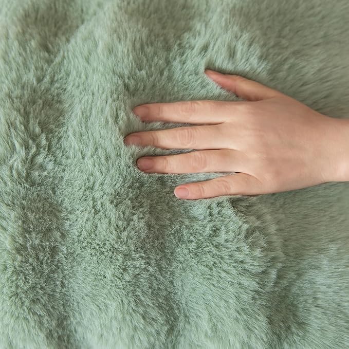 Yaertun Pack of 2 Sage Green Thick Soft Wool Decorative Throw Pillow Covers 20x20 Inch Faux Fur Plush Fluffy Cushion Covers for Sofa Couch Bedroom