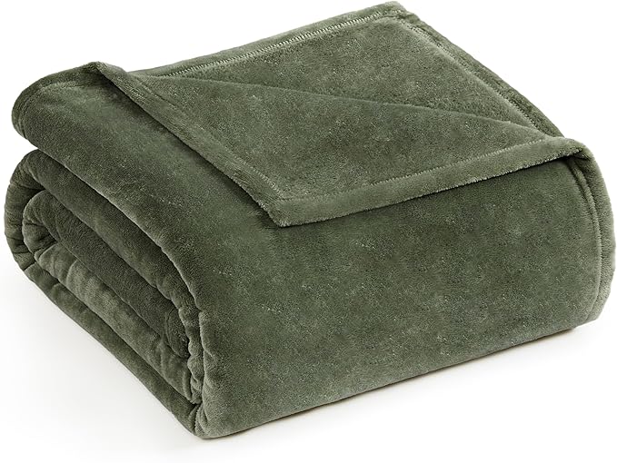 Casa Platino Queen Blanket – Soft Fleece Throw 90x90 for Bed or Couch – Lightweight, Cozy and Breathable Flannel for Everyday Use – Olive Green
