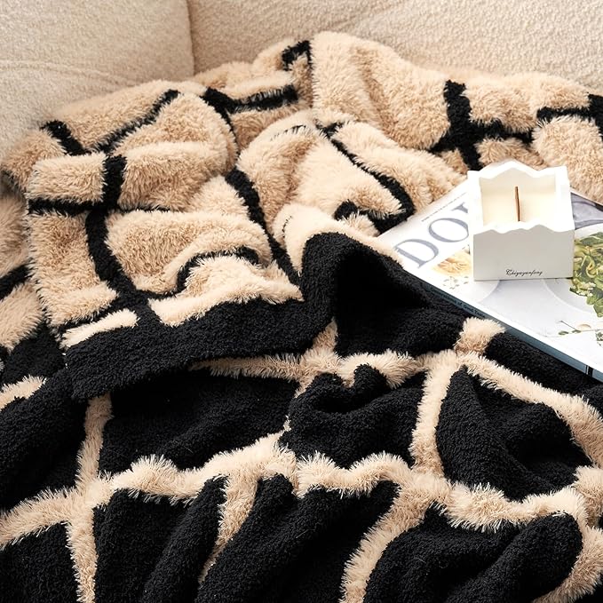 Amélie Home Cable Knit Throw Blanket for Couch, Bicolour Super Soft Fuzzy Blanket for Sofa, Luxury Cozy Fluffy Throw for Room Decor, 50" x 60", Plaid Black