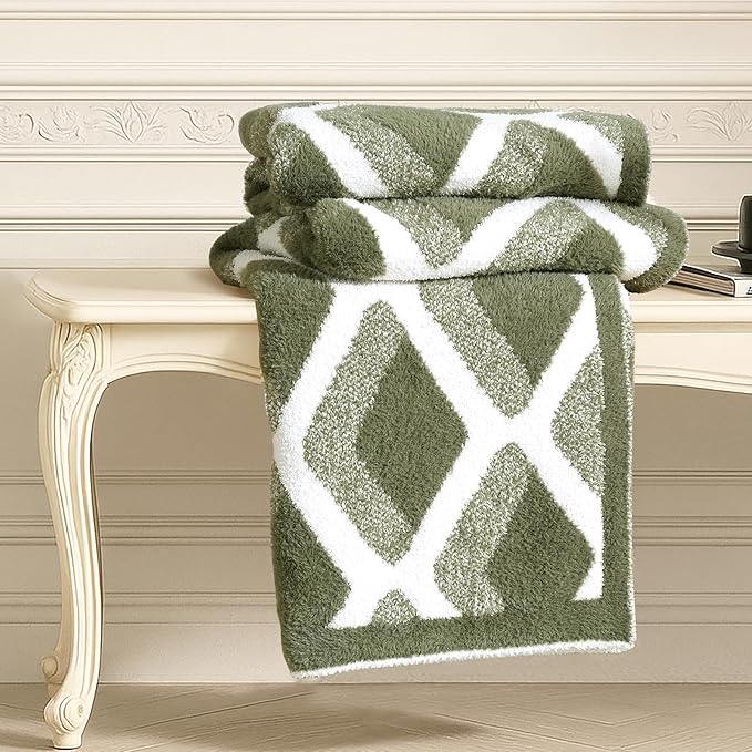 Amélie Home Checkered Throw Blanket for Couch Bed Sofa, Reversible Ultra Soft Cozy Warm Blanket for Living Room Bedroom, 50" x 60", Diamond Green