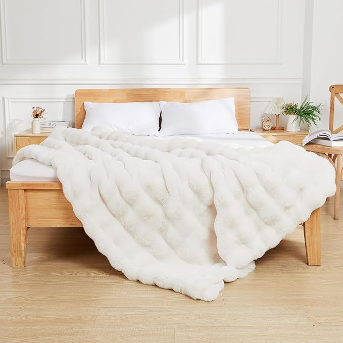Latepis Luxury Queen Faux Fur Throw Blanket Fuzzy for Bed Soft Thick Blanket for Sofa Cute Plush Fuzzy Warm Blankets for All Seasons Ideal Gifts Furry Blankets Beige 90x90 Inch, 860gsm