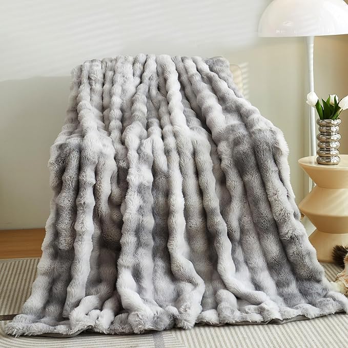 Soft Fluffy Blanket - Fuzzy Throw Blanket for Couch, Plush Rabbit Faux Fur Blanket, Cute Cozy Blankets for Women, Thick Warm Bubble Blankets for Bed Sofa Bedroom Living Room - 39" x 63" Small