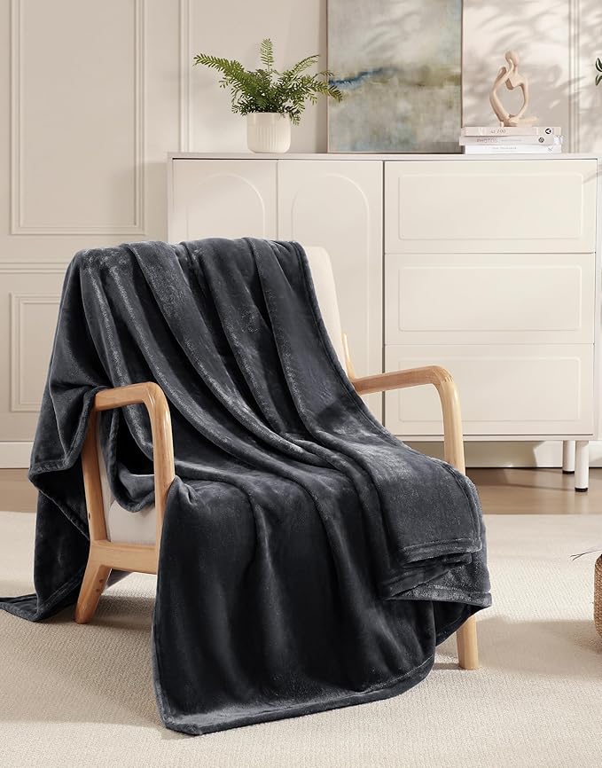 Casa Platino Fleece Throw Blanket – Grey Flannel Blanket 50x60 – Lightweight & Soft Couch Blanket for Sofa, Bed or Travel – Cozy All Season Use – Gift for Women & Men