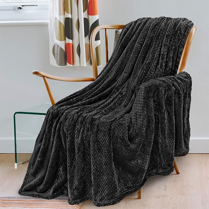 PAVILIA Black Throw Blanket for Couch, Twin Bed, Soft Fleece Throws for Sofa Chair, Fuzzy Waffle Textured Blanket, Cozy Warm Lightweight All Season Blanket Throw, 60x80