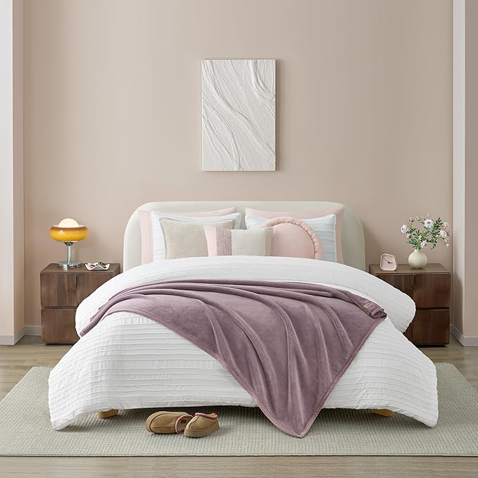 UGG Coco Plush Throw Blanket – Cozy Soft Fleece Blanket for Couch, Bed or Chair, Housewarming Gift for Women, Bedroom or Living Room Decor, Lightweight Luxurious Winter Bedding Gifts for Women, Shadow