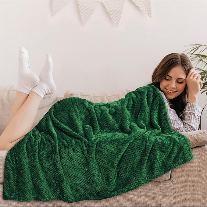 PAVILIA Emerald Green Throw Blanket for Couch, Twin Bed, Soft Fleece Throws for Sofa Chair, Fuzzy Waffle Textured Blanket, Cozy Warm Lightweight All Season Blanket Throw, 60x80