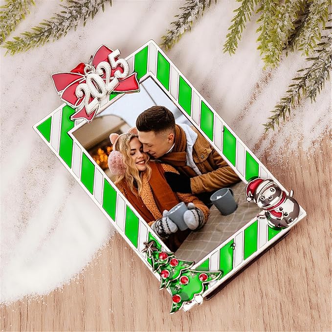 2025 Green Photo Frame Ornament, Metal Christmas Picture Frame Ornament Family Wedding Vacation Photo Xmas Tree Decor, Table or Xmas Tree Two Ways Using (Green)