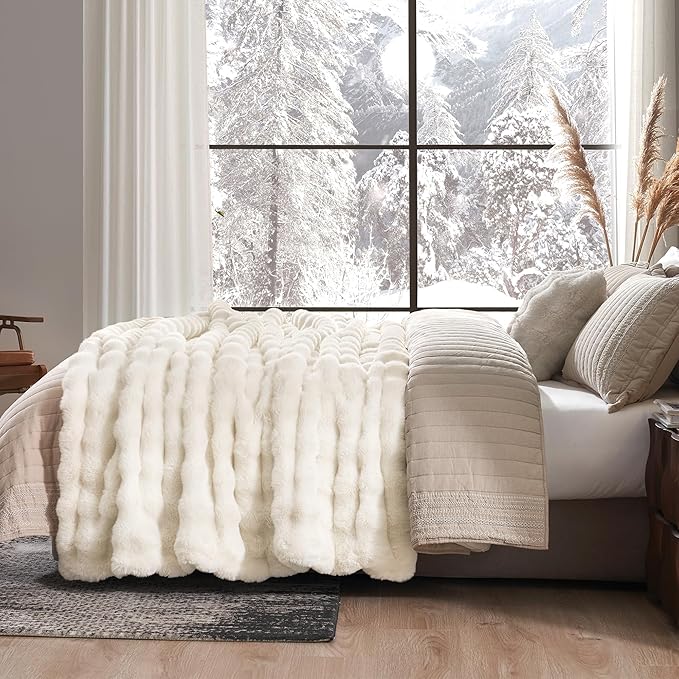 Amélie Home Faux Fur Throw Blanket for Bed, Ultra Soft Fuzzy Plush Bubble Blanket for Bedroom & Bed Decor, 90"x90", Cream White