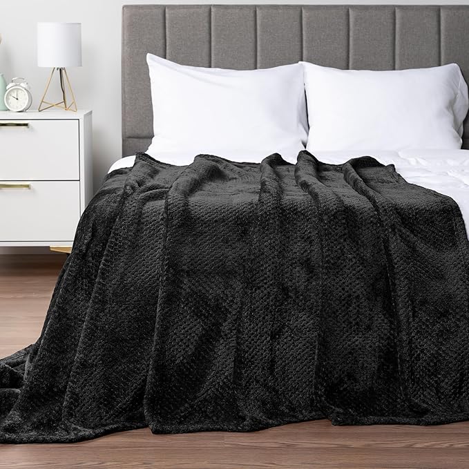 PAVILIA Black Throw Blanket for Couch Bed, Soft Fleece Throws for Sofa Chair, Fuzzy Waffle Textured Blanket, Cozy Warm Lightweight All Season Blanket Throw, 50x60