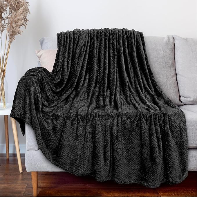 PAVILIA Black Throw Blanket for Couch Bed, Soft Fleece Throws for Sofa Chair, Fuzzy Waffle Textured Blanket, Cozy Warm Lightweight All Season Blanket Throw, 50x60