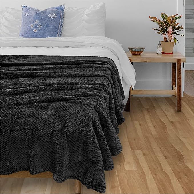 PAVILIA Black Throw Blanket for Couch, Twin Bed, Soft Fleece Throws for Sofa Chair, Fuzzy Waffle Textured Blanket, Cozy Warm Lightweight All Season Blanket Throw, 60x80