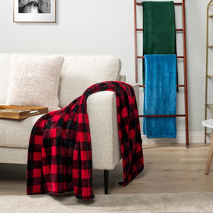 PAVILIA Emerald Green Fleece Throw Blanket for Couch, Dark Green Forest Super Soft Fuzzy Flannel Throw for Sofa, Luxury Plush Microfiber Bed Blanket, Cozy Home Decorative Velvet Gift Blanket, 50x60