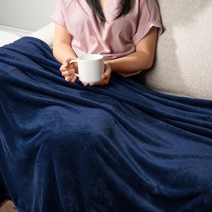 PAVILIA Navy Blue Fleece Throw Blanket for Couch Twin Size, Dark Blue Super Soft Fuzzy Flannel Throw for Sofa, Luxury Plush Microfiber Blanket Twin Bed, Home Decorative Velvet Gift Blanket, 60x80